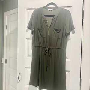 VESTIDO VERDE MILITAR